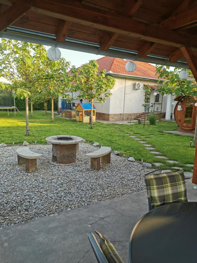 Zso-Ze Apartman Tiszafüred Exterior foto