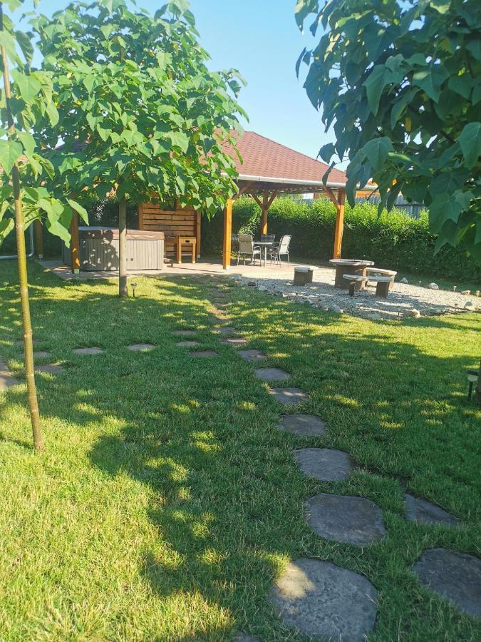 Zso-Ze Apartman Tiszafüred Exterior foto